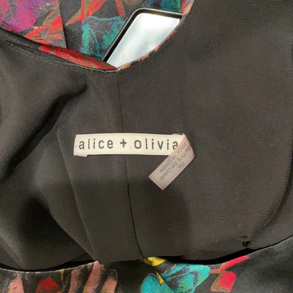 Beautiful Alice + Olivia silk blouse NWOT - Picture 5 of 5